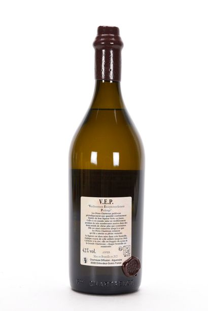 null 1 B CHARTREUSE JAUNE V.E.P. 100 cl 42% (Caisse Bois d'origine) (mise 2021) Pères...