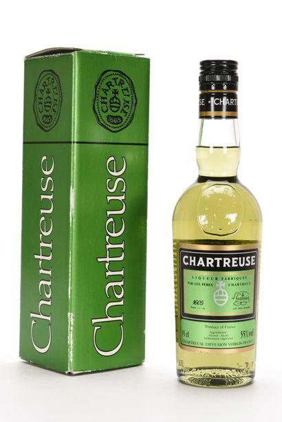 null 1 1/2 B CHARTREUSE VERTE VOIRON 35 cl 55% (étui) (e.l.a.) (mise en 1998) Pères...