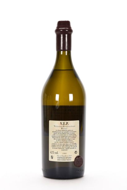 null 1 B CHARTREUSE JAUNE V.E.P. 100 cl 42% (Caisse Bois d'origine) (mise 2019) Pères...