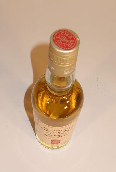 null 1 1/2 B CHARTREUSE JAUNE VOIRON PÉRIODE 1973-1982 35 cl 40% Pères Chartreux...