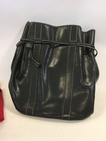 null Lancel

Sac seau

Cuir grainé

Noir

Dust bag

Usures