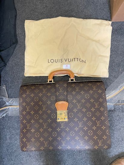 Louis Vuitton 
Porte documents monogrammé...