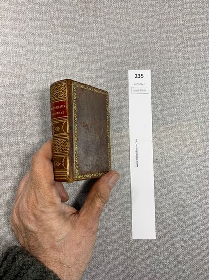 null [Médecine]. Hipocratis aphorismi. 1 petit volume relié plein cuir. Paris, 1...