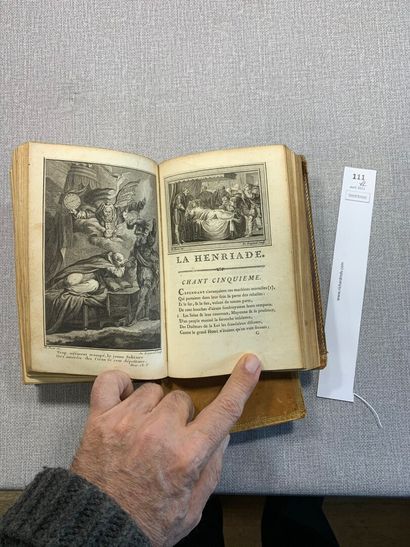 null Voltaire. La Henriade. 2 volumes in-8 reliés plein cuir, gravures en hors texte...