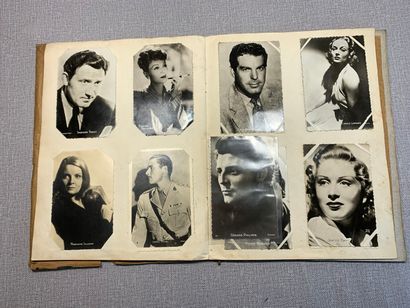 null Un album d'environ 75 cartes postales photos d'actrices et d'acteurs des années...