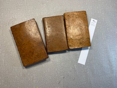 null Un ensemble de 3 volumes du XVIIIe reliés cuir : Révolutions du Portugal par...