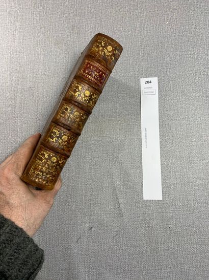 null Un volume in-8 relié cuir composé de différents textes : L'art d'aimer (1770),...