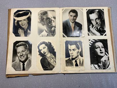 null Un album d'environ 75 cartes postales photos d'actrices et d'acteurs des années...
