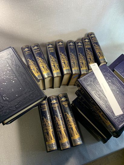 null [Jean de Bonnot]. OEuvres de Jules Verne. 30 volumes (sur 32).