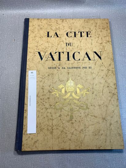 null La Cité du Vatican. 1 volume in-folio, cartonnage de l'éditeur, nombreuses ...
