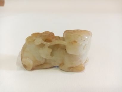 Chien de Fô en jade néphrite 
L. 6 cm