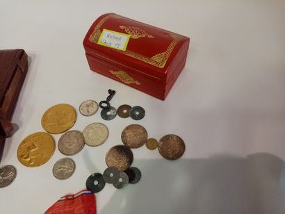 null Lot comprenant 160 grs de pièces en argent, pipe Jacob, Médaille de l'exposition...