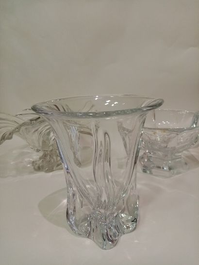 null Vase en cristal marqué Art Vannes, joint deux coupes dont Art Vannes 

H. du...