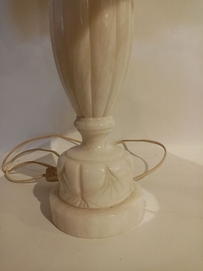 null Vase en cristal marqué Art Vannes, joint deux coupes dont Art Vannes 

H. du...