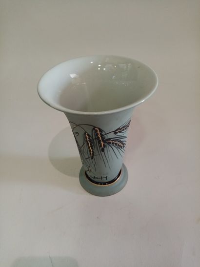 null Tharaud, Vase en porcelaine à décor d'épis de blé, décoré par Dupuy

H. 20 ...