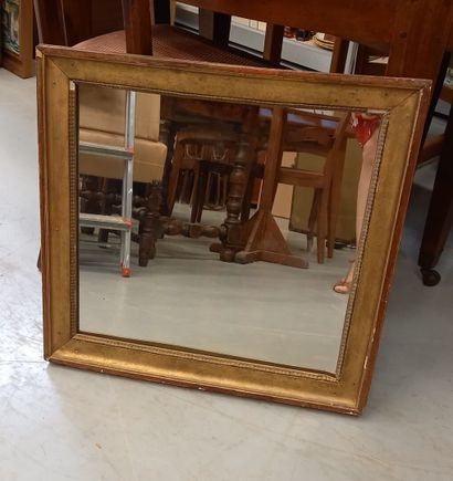 null Miroir carré en bois doré

56 x 59 cm