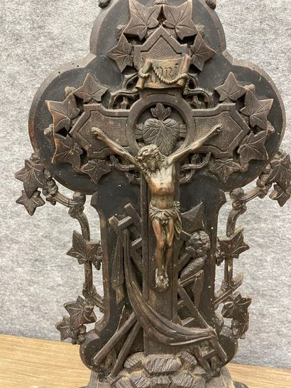 null Crucifix en bois

h : 51 cm
