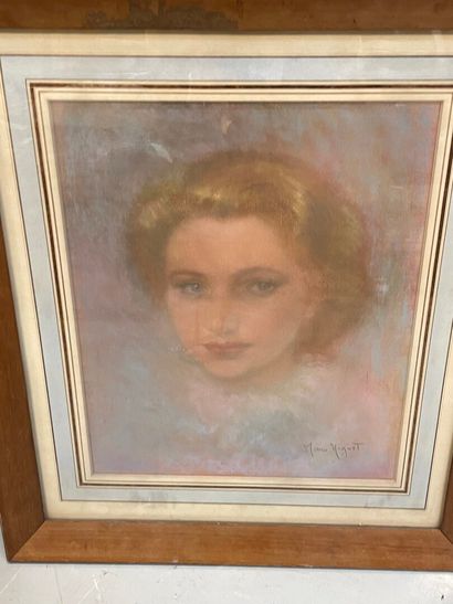 null Mano MIGUET

Portrait de jeune femme

Pastel

37 x 31 cm