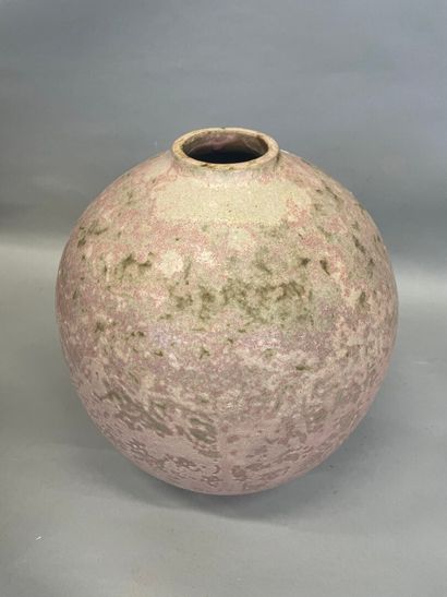 null Travail années 50

Vase en terre chamottée rose

H : 35 cm