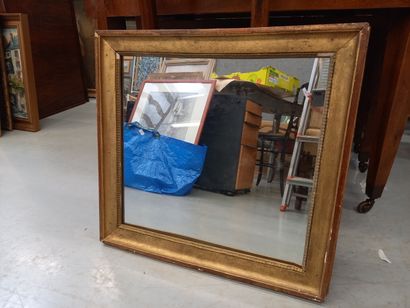 null Miroir carré en bois doré

56 x 59 cm