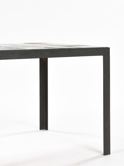 null TRAVAIL 1950

Table basse à piétement quadripode en métal laqué noir , plateau...