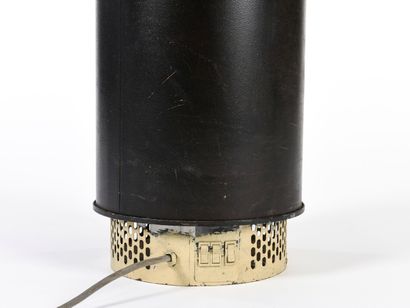 null TRAVAIL FRANCAIS 1950

Lampe d'extérieur à base circulaire en métal perforé...