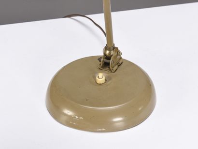 null HELO LEUCHTEN



Lampe de table orientable à base circulaire en métal laqué...