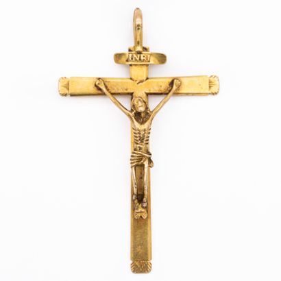 null Pendentif Christ en croix en or jaune 18 K (750). (bélière coupée) 

Poids :...