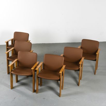 null Dans l'esprit de Maxalto

Suite de six chaises i à structure en lamellé collé...