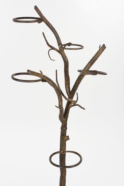 null Dans l'esprit de Giacometti

Porte-plantes à base tripode en tronc d'arbre d'où...