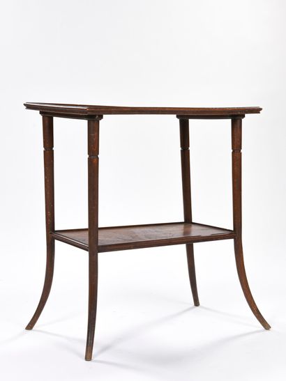null Emile GALLE (1846-1904)

Table à thé à deux plateaux de forme rectangulaire...