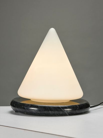 null LUCE MURANO

Lampe de table à base circulaire en granit noir à un réflecteur...