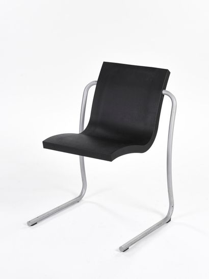 null Ross LOVEGROVE (né 1958)

Suite de 6 chaises empilables modèle Magic Chair à...