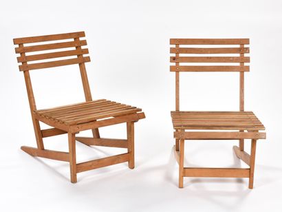 null WORK 1950

Pair of traineau chairs with screwed slatted seats and backs.



H:...