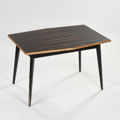 null Hans BELLMAN (1911-1990)

Italian style extension table with convex top in Macassar...