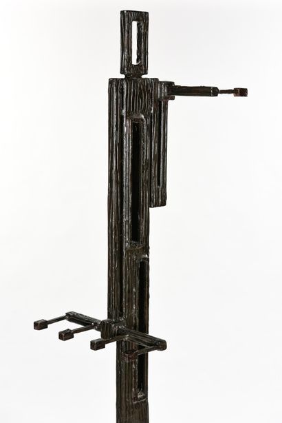 null workshop work

Coat rack in patinated iron showing a man standing and lifting...