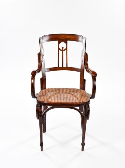 null Jacob et Josef KOHN, Vienna

Paire de fauteuils en bois teinté foncé courbé...