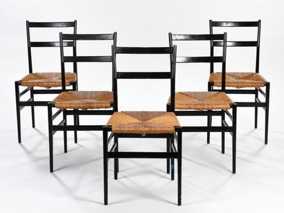 null Gio PONTI (1891-1979)

Suite of five chairs model Leggera n°646 with black lacquered...