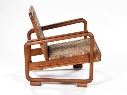 null TRAVAIL 1950

Fauteuil bas à structure en bois massif à assise et dossier en...