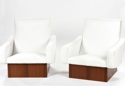 null Joseph-André MOTTE (Attributable to)

Pair of armchairs with large foam upholstered...