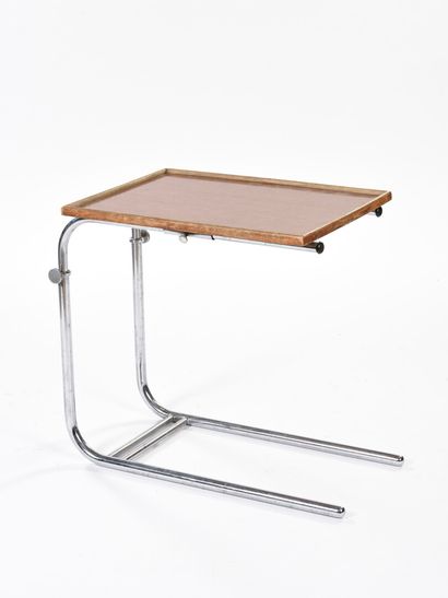 null ADAP-TABLE, breveté S.G.D.G

Table-desserte à montants en tube de métal enserrant...