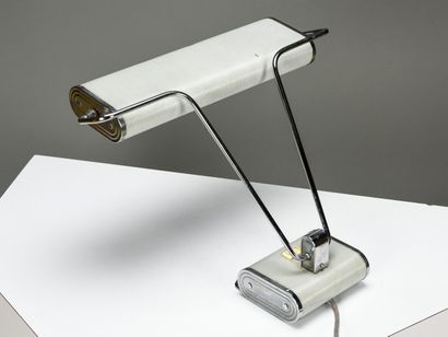 null Eileen GRAY (1878-1976) 

Table lamp in grey lacquered metal and chromed metal....