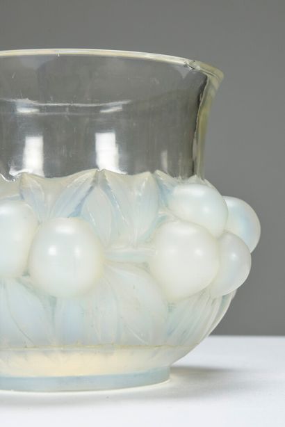 null René LALIQUE (1860-1945)

Vase model Prunes in pressed moulded glass with opalescent...