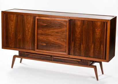 null André SORNAY (1902-2000)

Rio rosewood veneer sideboard opening with three sliding...