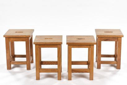 null WORK 1980

Set of four stools with square shape seat in solid pine.

H: 46 cm...