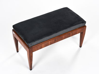 null ART DECO WORK

Small bench with walnut structure and rectangular seat covered...