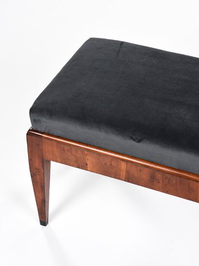 null ART DECO WORK

Small bench with walnut structure and rectangular seat covered...