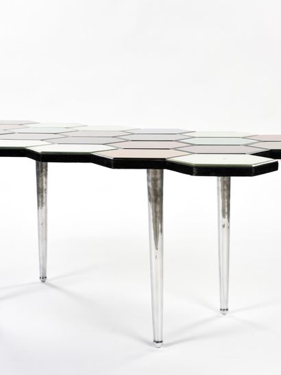 null Olivier DE SCHRIJVER (born in 1958)

Coffee table with a top made of mirror...