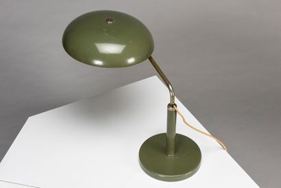 null Alfred MÜLLER (XX ème) 

Lampe de table articulée modèle Quick à base circulaire...