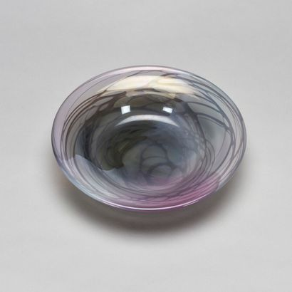 null Claude MORIN (born in 1929)

Blown glass presentation plate, in the tones of...